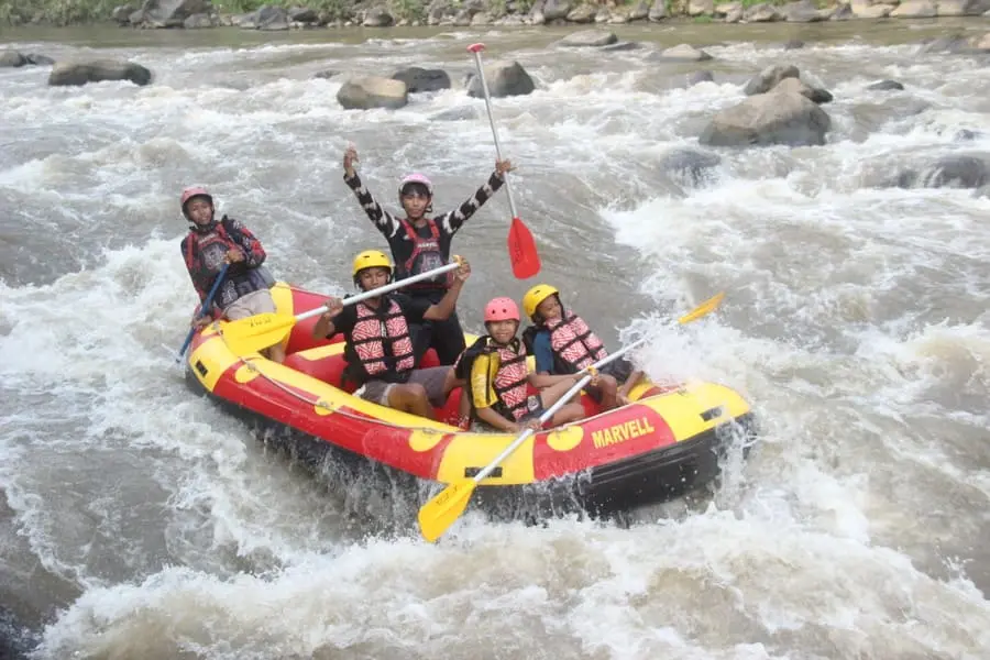 10 Alasan Kenapa Rafting Cocok untuk Liburan Seru dan Anti Mainstream